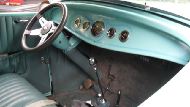 1932 seafoam green Ford Roadster roadster