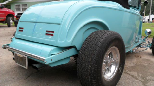 1932 seafoam green Ford Roadster roadster
