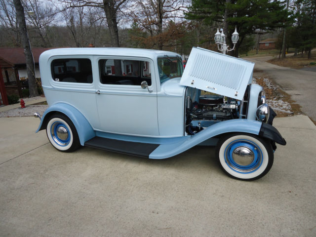 1932 blue Ford Other sedan