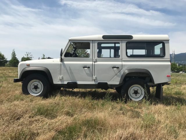 1983 White Land Rover Defender Wagon