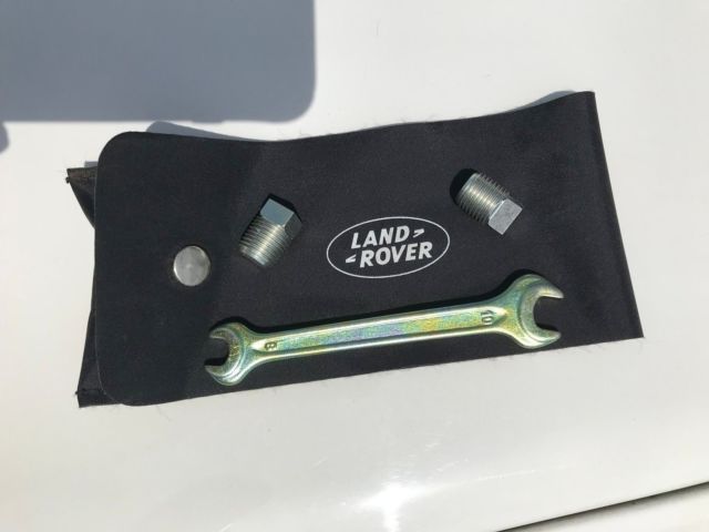 1983 White Land Rover Defender Wagon