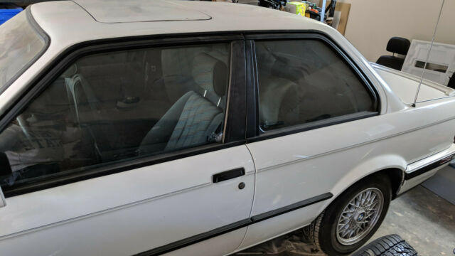 1991 White BMW 3-Series Coupe