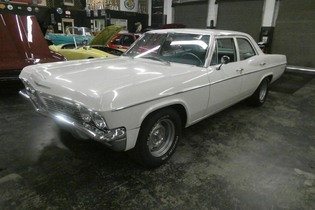 1965 White Chevrolet Bel Air/150/210 Sedan