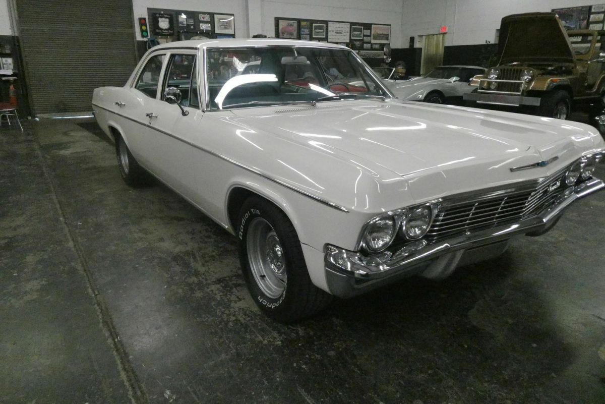 1965 White Chevrolet Bel Air/150/210 Sedan