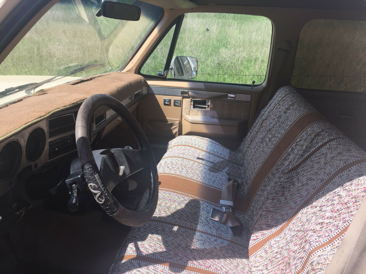 1985 Tan Chevrolet Suburban SUV