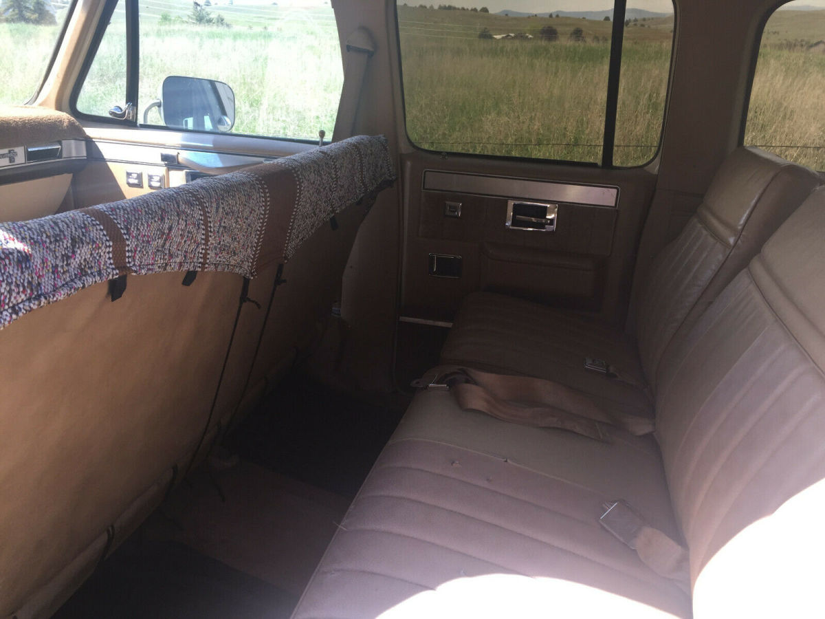 1985 Tan Chevrolet Suburban SUV