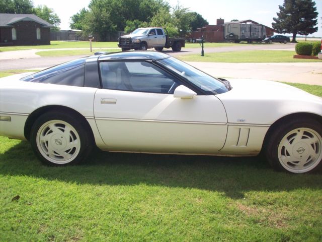 1988 White Chevrolet Corvette