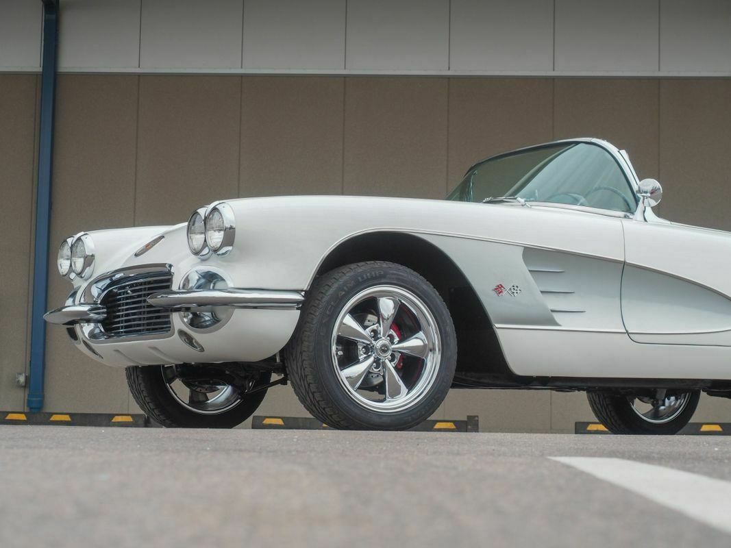 1959 White Chevrolet Corvette --