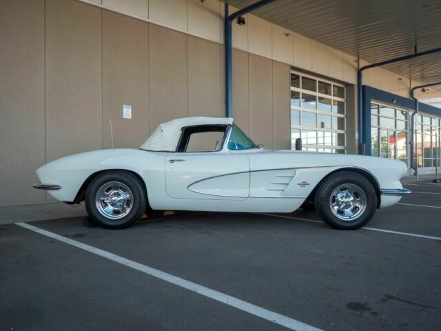 1961 White Chevrolet Corvette --