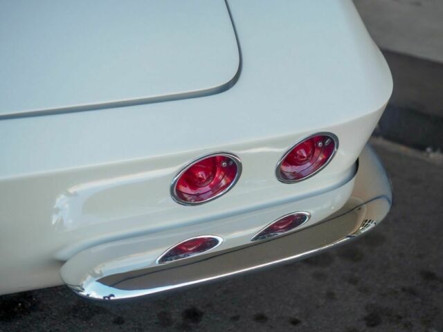 1961 White Chevrolet Corvette --