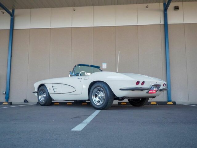 1961 White Chevrolet Corvette --