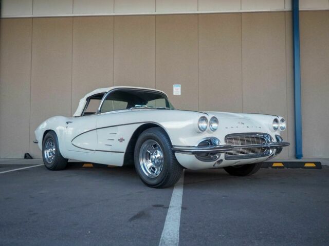 1961 White Chevrolet Corvette --