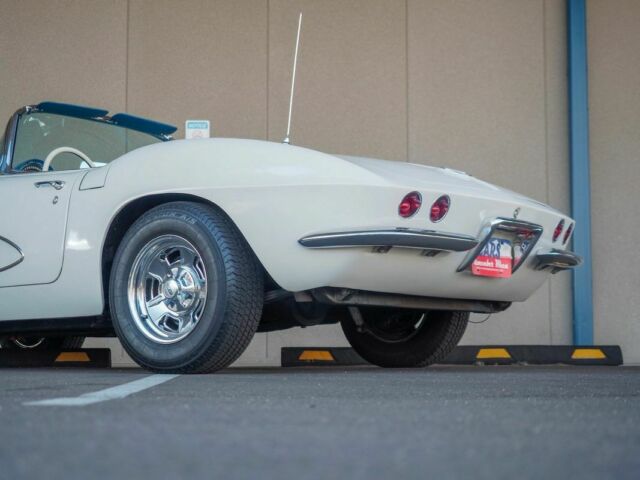 1961 White Chevrolet Corvette --