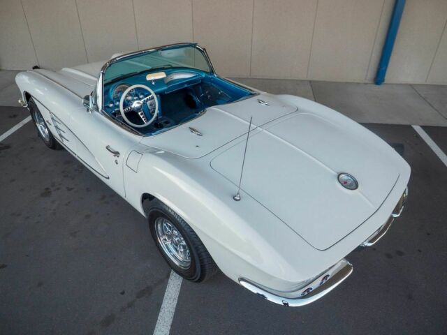 1961 White Chevrolet Corvette --