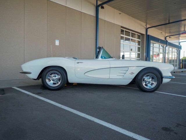 1961 White Chevrolet Corvette --