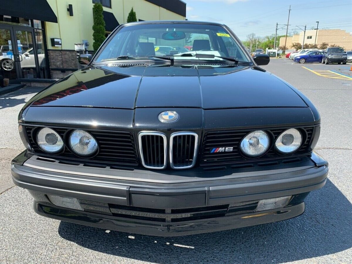 1988 Black BMW M6 --