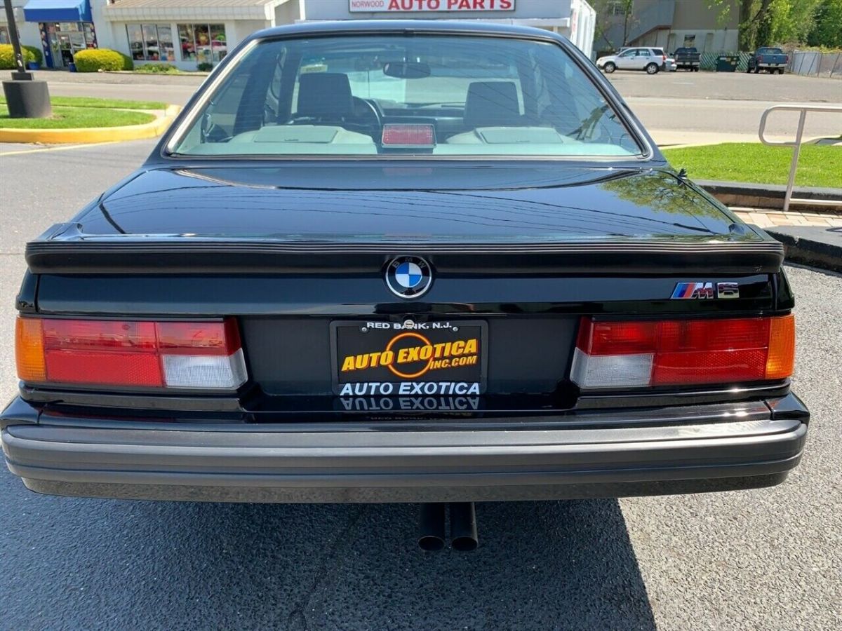 1988 Black BMW M6 --