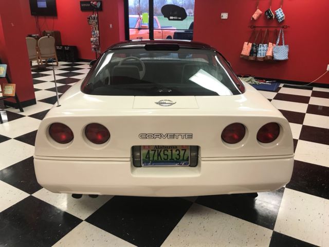 1988 White Chevrolet Corvette Coupe