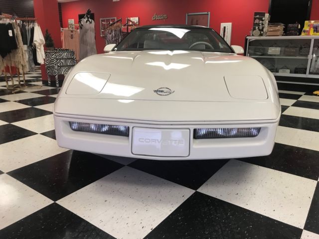 1988 White Chevrolet Corvette Coupe