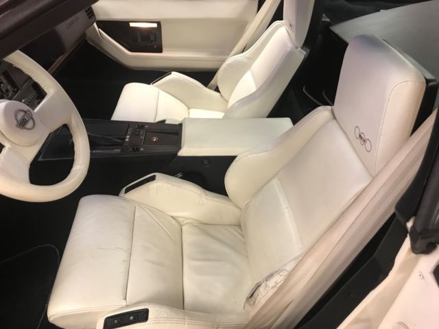 1988 White Chevrolet Corvette Coupe