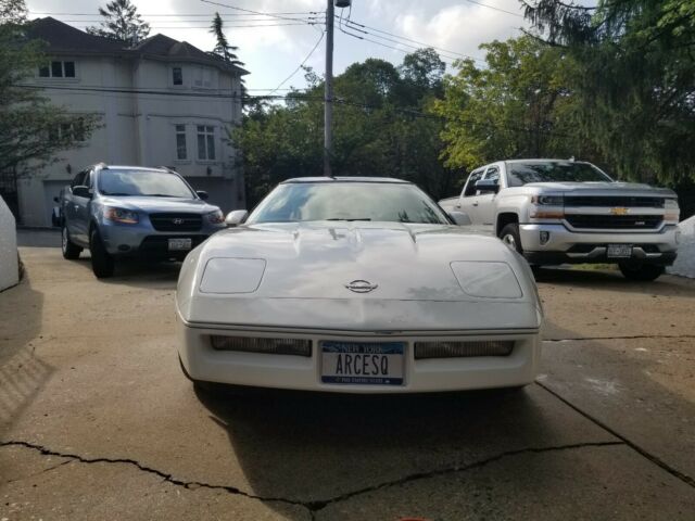 1988 White Chevrolet Corvette Coupe