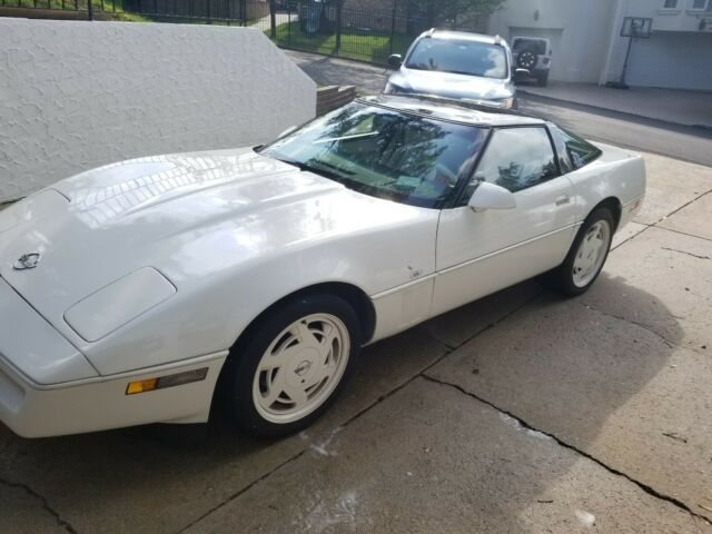 1988 White Chevrolet Corvette Coupe