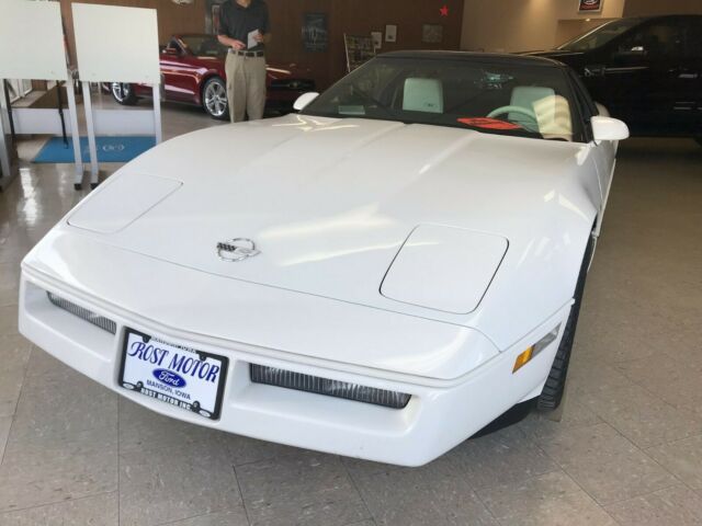 1988 White Chevrolet Corvette Coupe