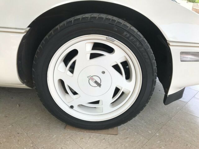 1988 White Chevrolet Corvette Coupe