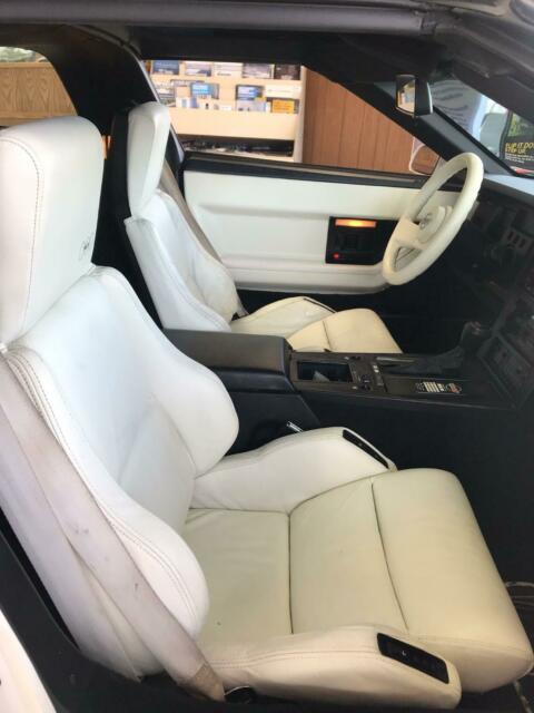 1988 White Chevrolet Corvette Coupe