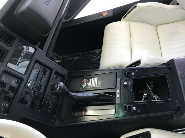 1988 White Chevrolet Corvette Coupe