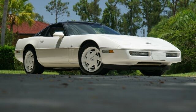 1988 White Chevrolet Corvette Coupe