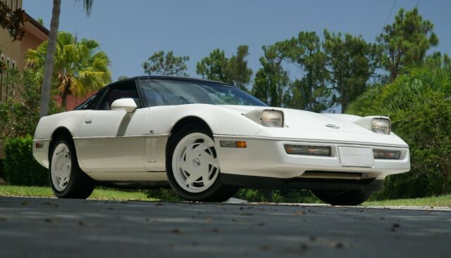 1988 White Chevrolet Corvette Coupe