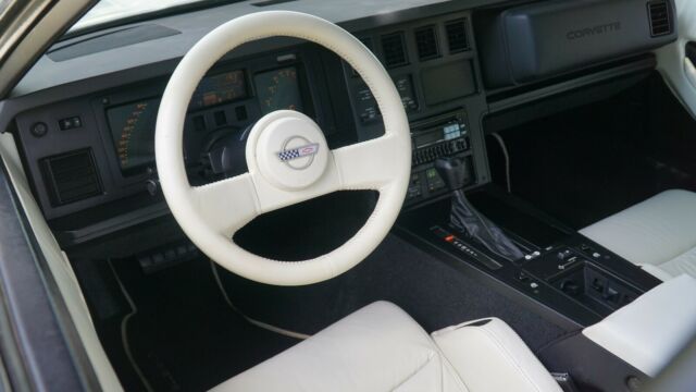 1988 White Chevrolet Corvette Coupe