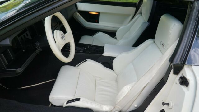 1988 White Chevrolet Corvette Coupe
