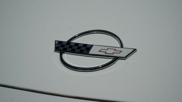 1988 White Chevrolet Corvette Coupe