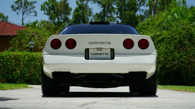 1988 White Chevrolet Corvette Coupe