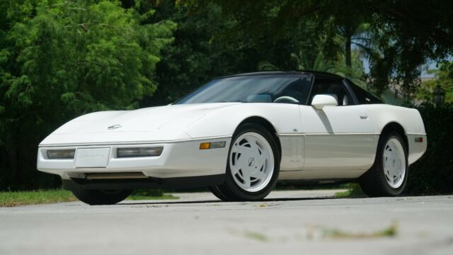1988 White Chevrolet Corvette Coupe