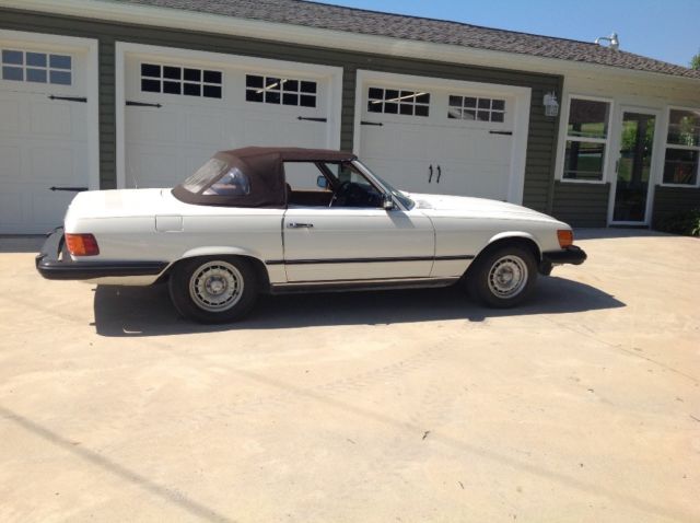 1985 White Mercedes-Benz SL-Class Convertible
