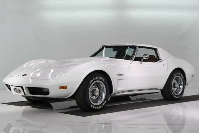 1974 White Chevrolet Corvette Coupe