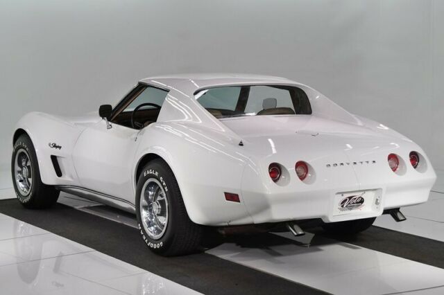 1974 White Chevrolet Corvette Coupe