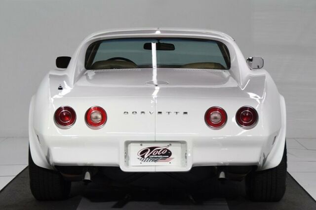 1974 White Chevrolet Corvette Coupe