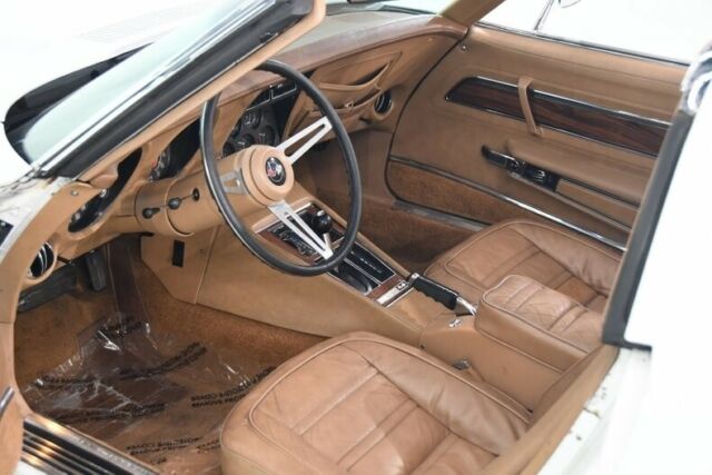 1974 White Chevrolet Corvette Coupe