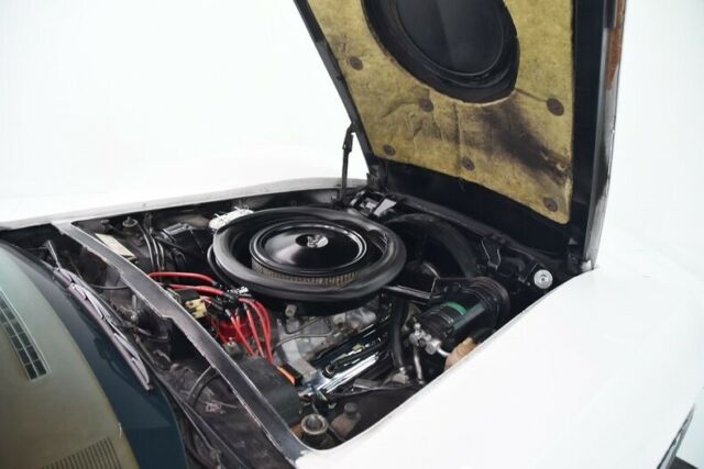 1974 White Chevrolet Corvette Coupe