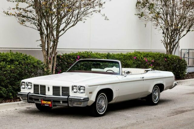 1975 White Oldsmobile Eighty-Eight Convertible