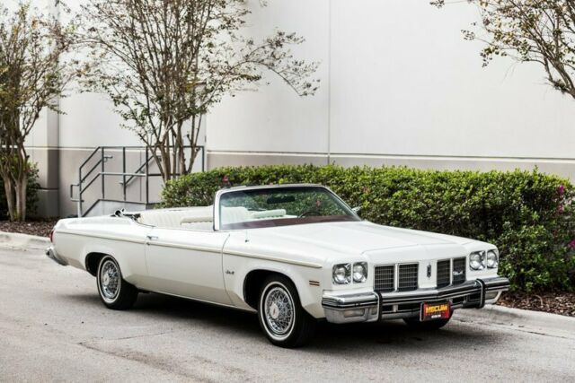 1975 White Oldsmobile Eighty-Eight Convertible