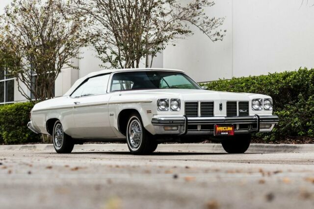 1975 White Oldsmobile Eighty-Eight Convertible