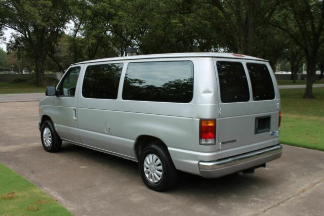 1994 Silver Ford E-Series Van Minivan/Van