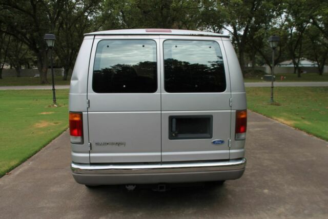 1994 Silver Ford E-Series Van Minivan/Van