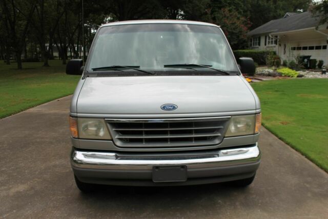 1994 Silver Ford E-Series Van Minivan/Van