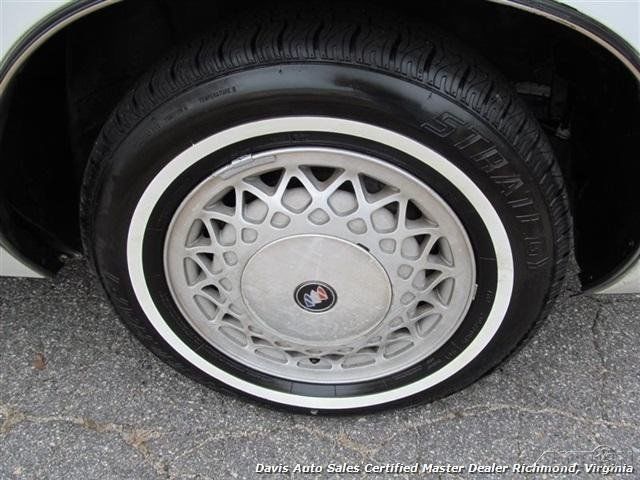 1994 White Buick Park Avenue Sedan